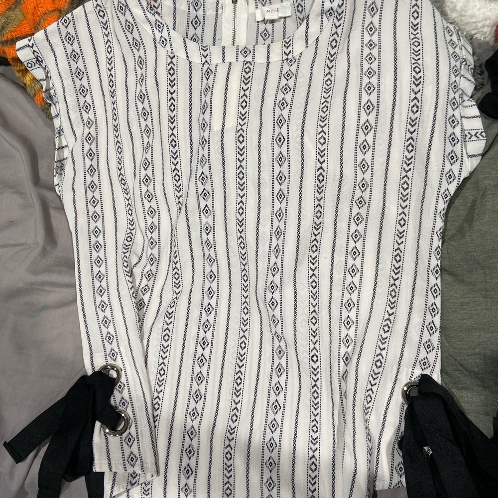 Super cute dressy tshirt size M